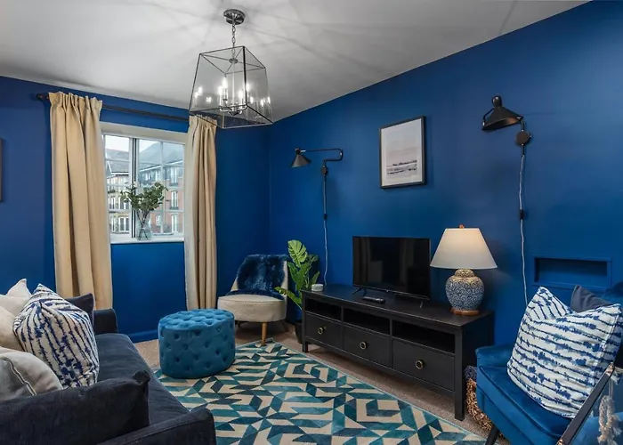 Historic 2Bd Barbican Apt